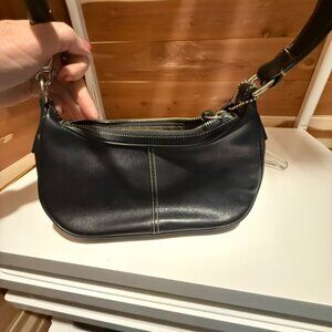Authentic Coach Swinger Bag in classic black
